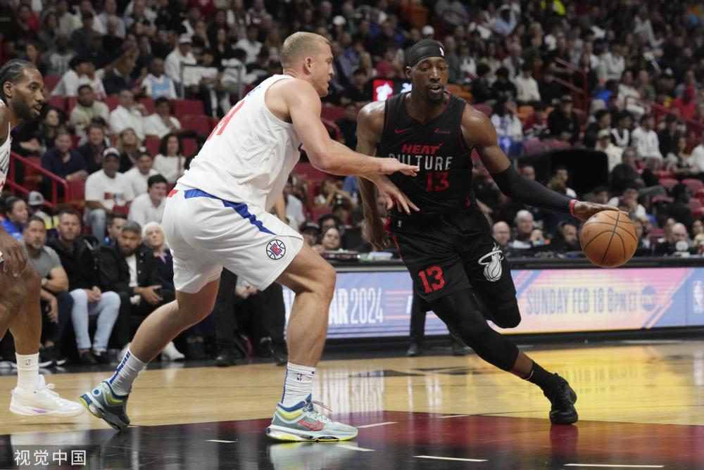 的助威声中 的助威声中